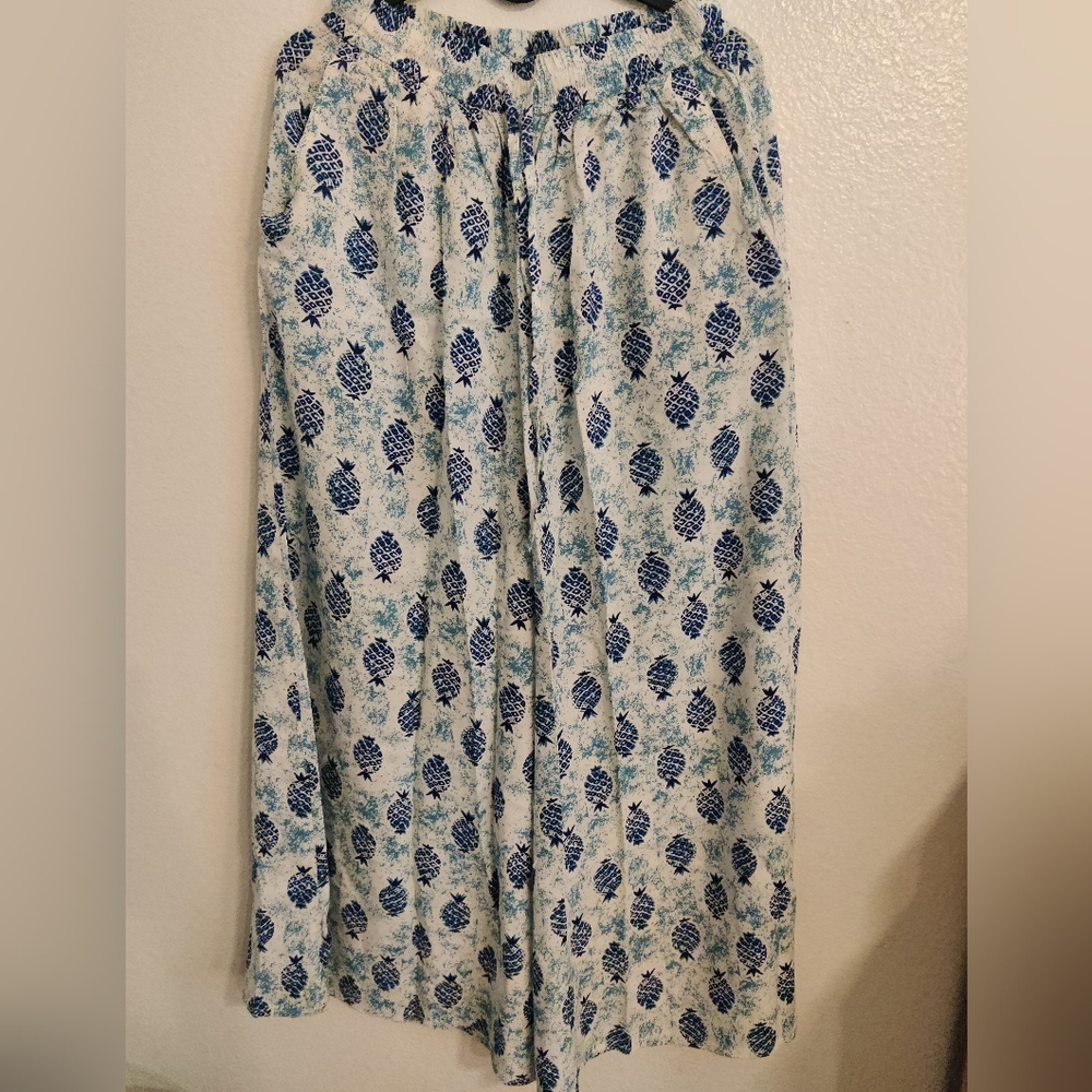 Blue and white pineapple print pants